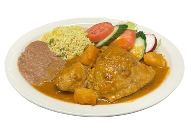 Pollo Guisado.
