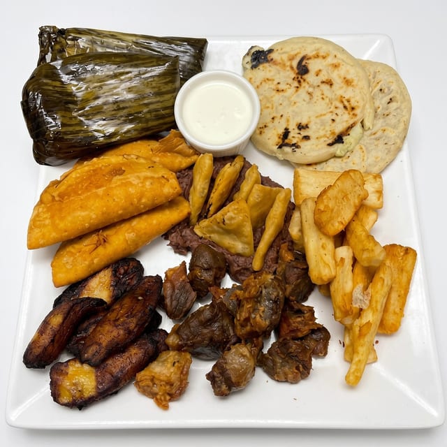 Plato Tipico Grande.